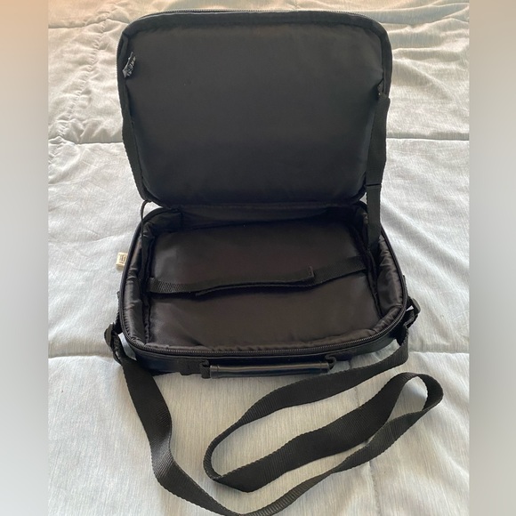 Deluxe iPad Bag/Carry Case - Picture 4 of 13